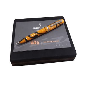 Delta Dolcevita Masterpiece 0.9mm Black-Orange Special Resin Mechanical Pencil The craftsmen at Delta have done it again! The Italian company proudly presents the Masterpiece, the newest member of its original and exclusive Dolcevita collection. A favorite of pen connoisseurs, Dolcevita is unmistakable with its trademark orange and black color combination and outstanding craftsmanship. The Masterpiece pens are turned from extravagantly marbled Italian resins that make each piece unique, and feature a rhodium-plated clip and rings. The fountain pen holds Delta’s innovative 18K and steel Fusion nib. Or you can write your own masterpiece with the twist ball pen, capped rollerball or pencil with wide, 0.7mm & 0.9mm lead. Each one is an Italian work of art! Colour : Black/Orange Special Resin Rhodium-plated clip and rings Trademark orange and black color combination Trim : 925% sterling silver Filling System : 0.9mm Lead Twist action Packaging: Dolcevita luxury gift box