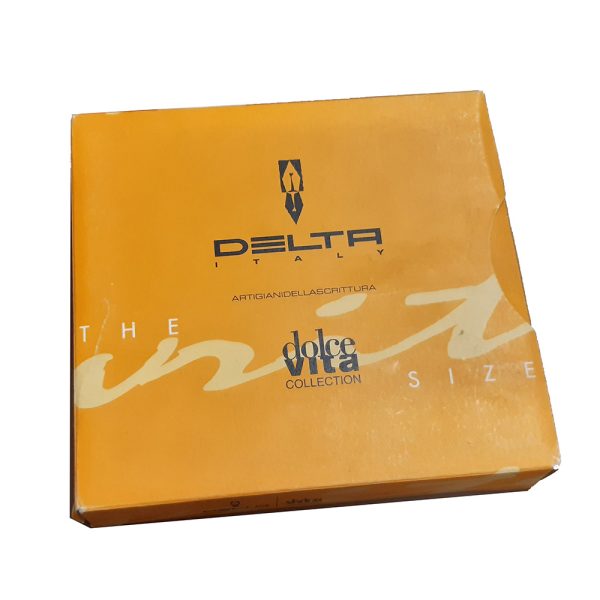 Delta Dolcevita Soiree Fusion Black Resin with Orange Ring Ballpoint Pen The Dolcevita Soiree Fusion is both conservative and modern. Although it is a different color configuration than the classic Dolcevita pen, the Delta Soiree is unmistakably a Delta Dolcevita. Cap & Body : Intense black color Refill: Parker style Clip: Platinum plated elastic alloy with rolling wheel to facilitate sliding. Trim : Sterling silver and terracotta orange acrylic resin. Central ring engraved in ancient Pompeian motif. Packaging : Elegant case