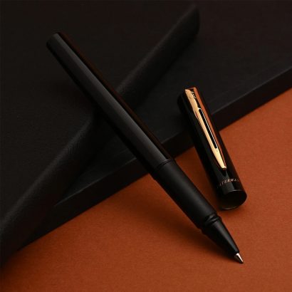 Waterman Phileas Lacque Black GT Rollerball Pen Waterman Phileas makes each moment refreshingly elegant. In the spirit of Waterman innovation, it redefines timeless lines with a new focus on streamlined simplicity. Striking clean design and noble materials come together for a delightful writing experience to inspire your most creative thoughts. What better accessory for that lively imagination of yours. Body Colour : Black Finish: Glossy Body material: Metal Pen opening mechanism: Cap on cap off Clip material: Carbon steel Ink Colour: Black Presented in luxury gift box