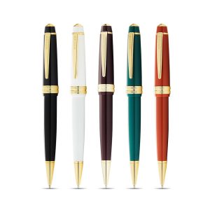 SAME BAILEY STYLE, NEW LIGHTWEIGHT FINISH Bailey Light is the first of its kind in the Cross collection. Crafted to our exacting standards, the design shares the statement-making appeal and quality performance of the original Cross Bailey metal pen, but it weighs less in glossy resin. To complement the new attitude of this dependable, everyday option, we offer an array of fresh finishes. High-gloss white resin finished with rich polished gold tone appointments New lightweight resin design Same quality Cross performance Same statement-making style Twist-action propel/repel feature Specially formulated Cross ink flows flawlessly for a superior writing experience Includes one black fine ballpoint refill in pen (#8514) Cross gift box