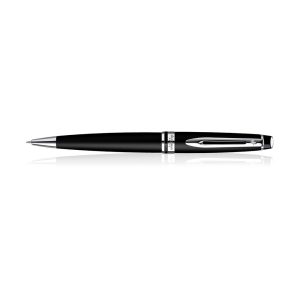Expert brings smart parisian styling to your business day. With its generous cigar shaped Silhouette and wealth of line materials, it reveals beneath your executive personna stirs a creative spirit. Let your vision and flair shine in your professional life with Classic Waterman Panache. Clients and Colleagues will know you by your taste for sophistication. Colour : Matte Black Finish: Matte Body material: Lacquered Metal Pen opening mechanism: Twist action Clip material: Carbon steel Ink colour: Blue Presented in luxury gift box