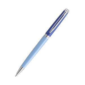 The Waterman Hemisphere Colour Blocking Blue CT Ballpoint Pen is a stylish writing instrument known for its elegant design and smooth writing experience. Make a brighter statement with the Hemisphere Colour Blocking. Taking its inspiration from this season’s boldest trend, this fashion forward ballpoint pen is stylishly finished in two complementary tones of blue. Its striking appeal is set off with the classic Waterman, signature double branched clip and eloquent palladium coated trim. Expertly designed ballpoint tip in a medium point with quick-drying ink. The Waterman Hemisphere Colour Blocking Blue CT Ballpoint Pen is a Presented in a premium Waterman gift box, the perfect gift to yourself or others. Lacquer coated light blue barrel with darker blue cap Palladium plated trim with twist mechanism Body Material: Metal Blue Refill has a medium nib with smooth-writing. Ballpoint pen is used with a Waterman refill Compatible Refill: Proprietory Refill Country of Origin: India Ballpoint pen is presented in a beautiful waterman gift box.