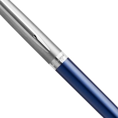 For 2021, Waterman has launched a new range of 'economy' finishes, the Hemisphere Entry, which makes minor changes and simplifications in design compared to the base Hemisphere collection, but the price difference appears to be noticeable. The Entry Point Collection is designed to make the world of WATERMAN premium writing more accessible.The Hemisphere Entry Stainless Steel Blue ballpoint pen is made of stainless steel with a blue lacquer finish, and the cap is made of sandblasted stainless steel. Design elements are plated with shiny palladium. The writing instrument is made in France and comes in a standard Waterman gift box. Stainless steel and matte blue lacquer with chrome finishing. Sleek chrome-plated trim with twist mechanism Body Material: Metal Compatible Refill: Proprietory Refill Blue Refill has a medium nib with smooth-writing. Ballpoint pen is used with a Waterman refill Country of Origin: India Ballpoint pen is presented in a beautiful waterman gift box.