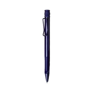 The Lamy Safari Dark Dust Ballpoint Pen is a special edition. This Ballpoint Pen features a Dark Dust (Dark Blue) body with matching PVD plated accents. The design that everyone knows and loves, The LAMY safari has enjoyed unbroken popularity worldwide since its market launch in 1980. Ballpoint pen for everyday use with ergonomic grip. Distinctive metal clip and robust body made of resistant, ABS plastic.The ultra-simple, push-button retract mechanism is gaitered with tactile. Including giant ballpoint pen refill LAMY M 16 in size M in black. Dark Dust (Dark Blue) Made from Dark Dust (dark blue) plastic barrel PVD Plated trim with Retractable mechanism Material: Plastic Black Refill has a medium nib with smooth-writing. Ballpoint pen is used with a large capacity LAMY M16 ink refill This Pen comes packed in a nice and elegant gift box Brand Origin: Germany Part No. : 4039777